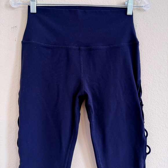 Alo Yoga Interlace Leggings Women's Size M Lace Up Sides Navy Blue Cutout - Picture 4 of 14